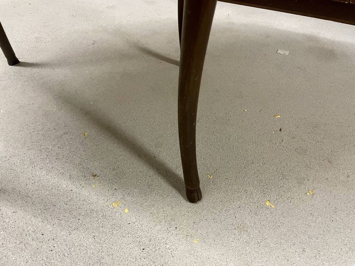 Tavoli: Altes antikes Beistelltischchen – Usato da Basel venduto da Konix 2