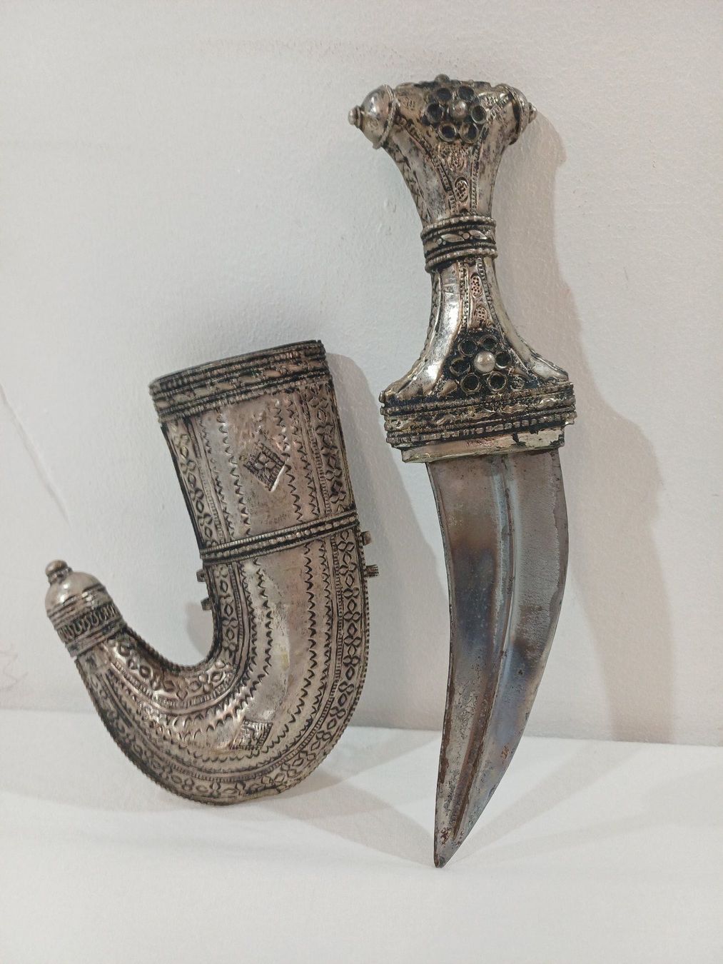 Besteck: Dschambija, Jemenitischer Krummdolch Griff Scheide in Silber – Gebraucht aus Luzern von IG_Arbeit