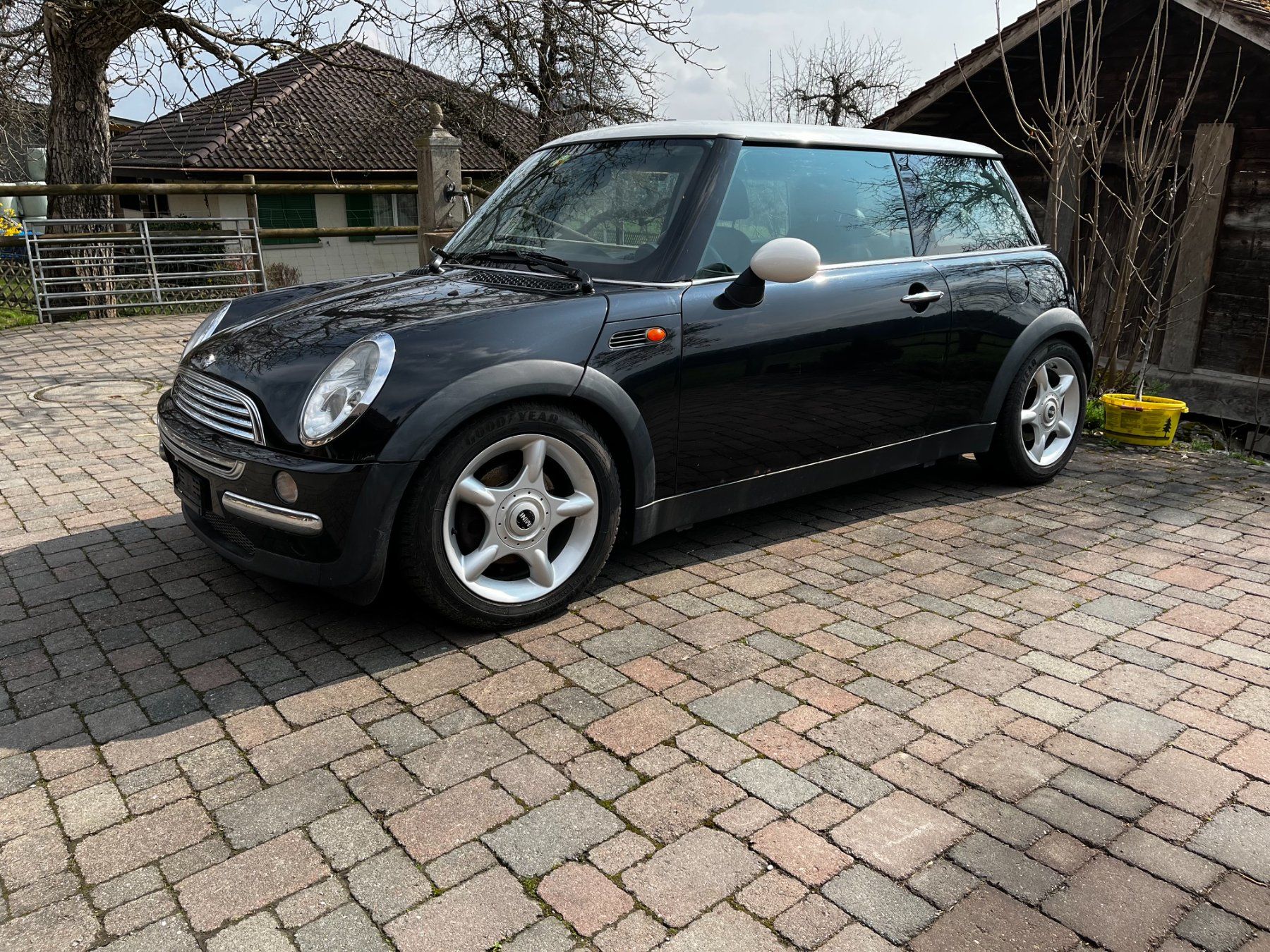 Mini Automobili: Mini Cooper 1.6 Jg. 2002 – Usato da Bern venduto da 9lxp2