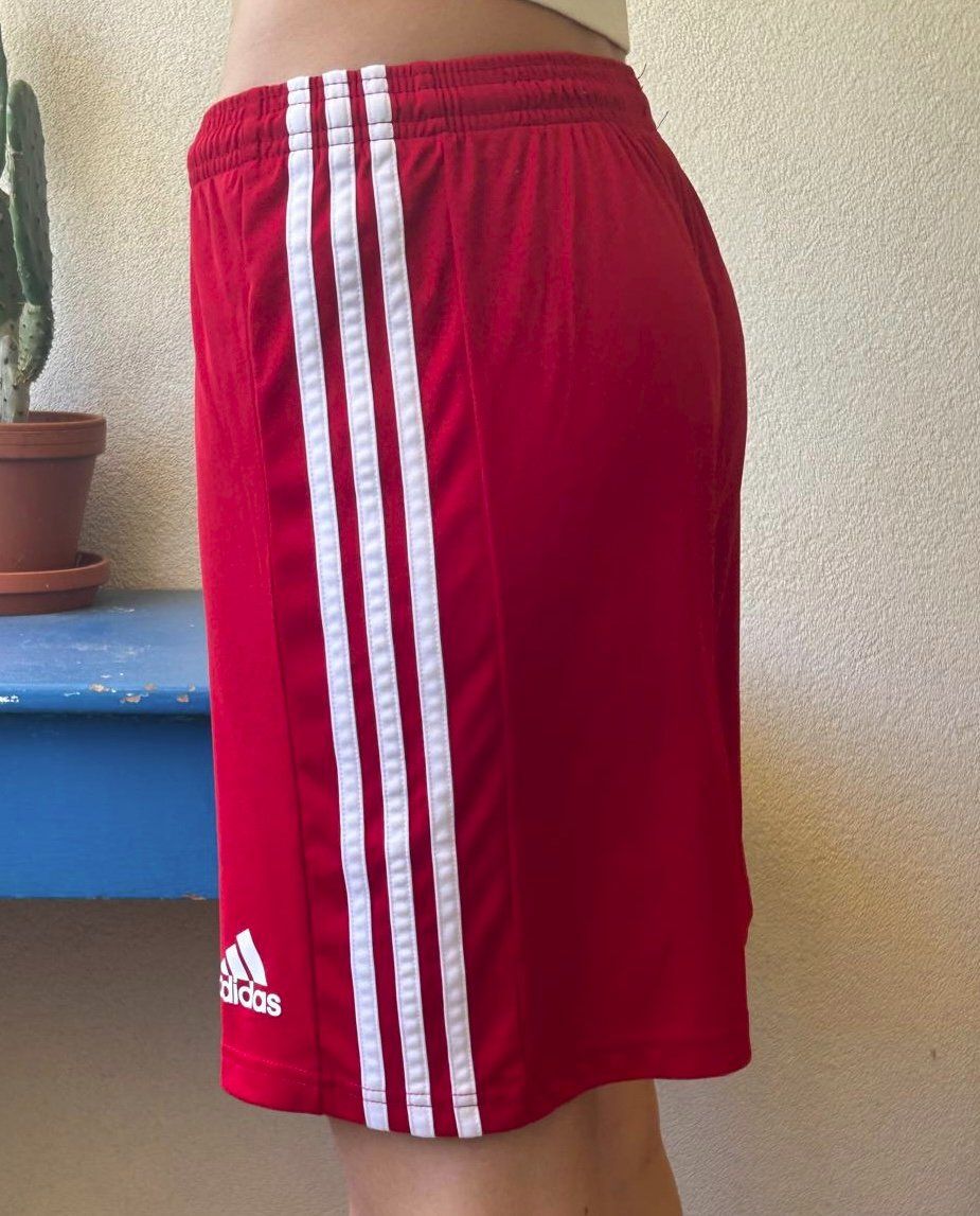 Adidas Pantaloni: rote Adidasshorts * Grösse L – Usato da Basel venduto da AufeinenBlick 1