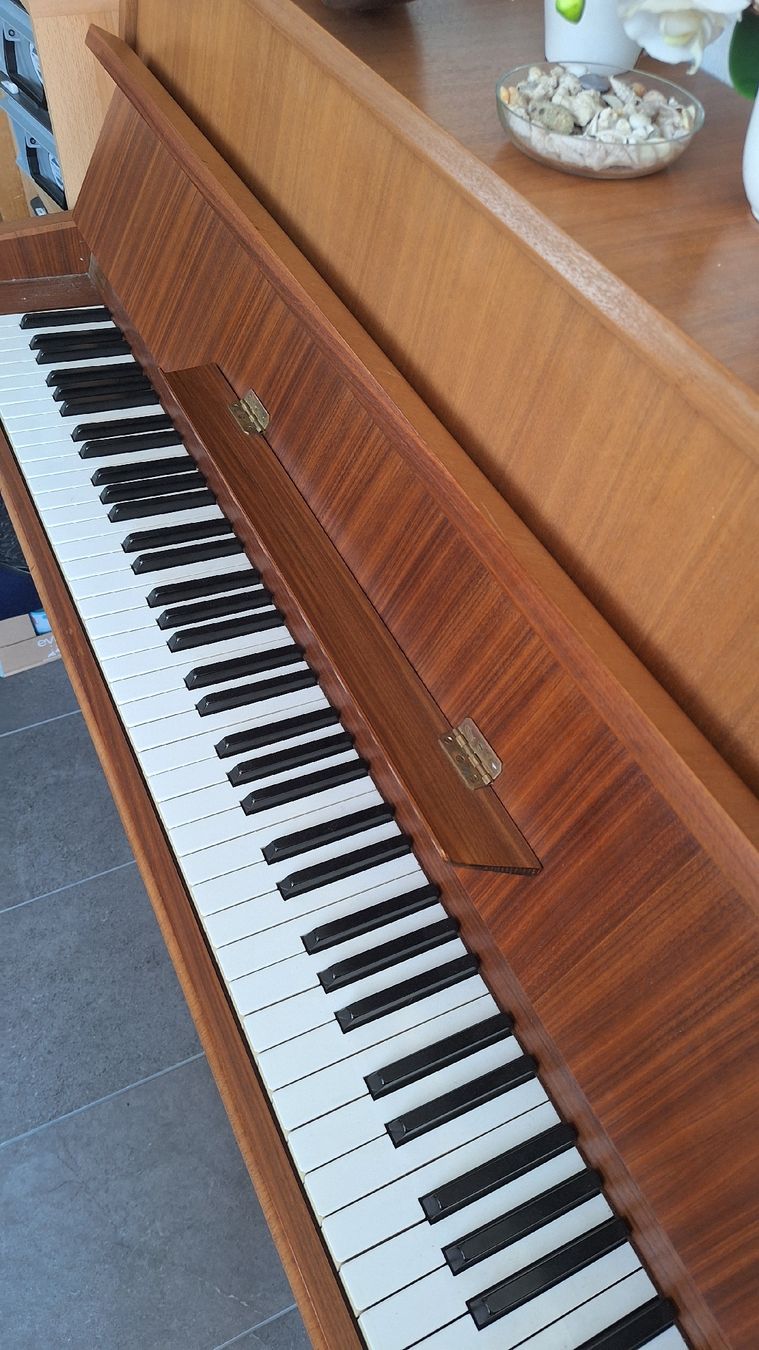 Strumenti musicali: Weinbach Klavier Holzfarben gebraucht – Usato da Uttigen venduto da ellebasi4 2