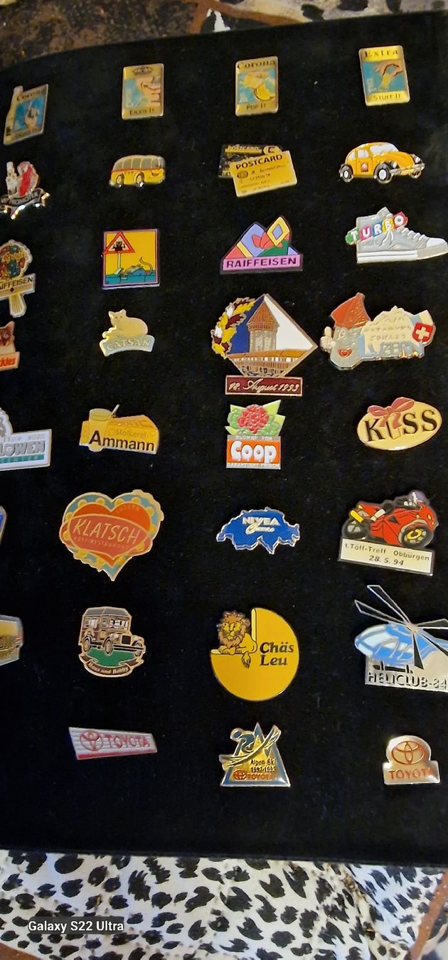 Broschen & Nadeln: Pins – Gebraucht aus Horw von Uastor 2