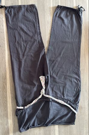 Pantacourt grossesse gris, tissu fin