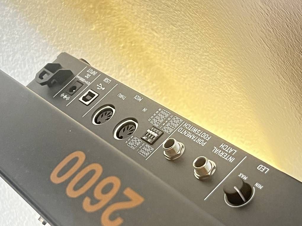 Strumenti musicali: Behringer 2600 ARP, OVP – Usato da Zürich venduto da superskalar 3