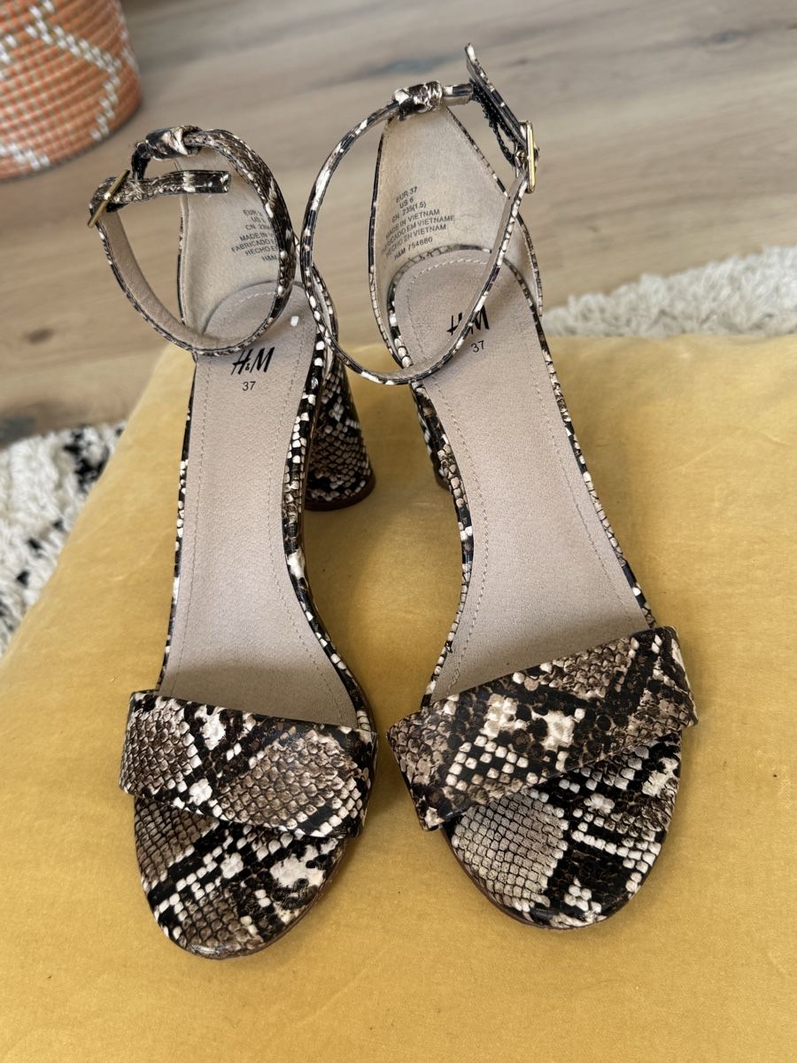 Scarpe da donna: H&M Sandalen Schlangenmuster Gr. 37 – Usato da Buchs ZH venduto da crazyhandbaggirl123 2
