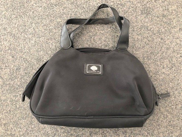 Harley-Davidson Taschen für Damen: Handtasche Harley Davidson – Gebraucht aus Nottwil von 9rooney