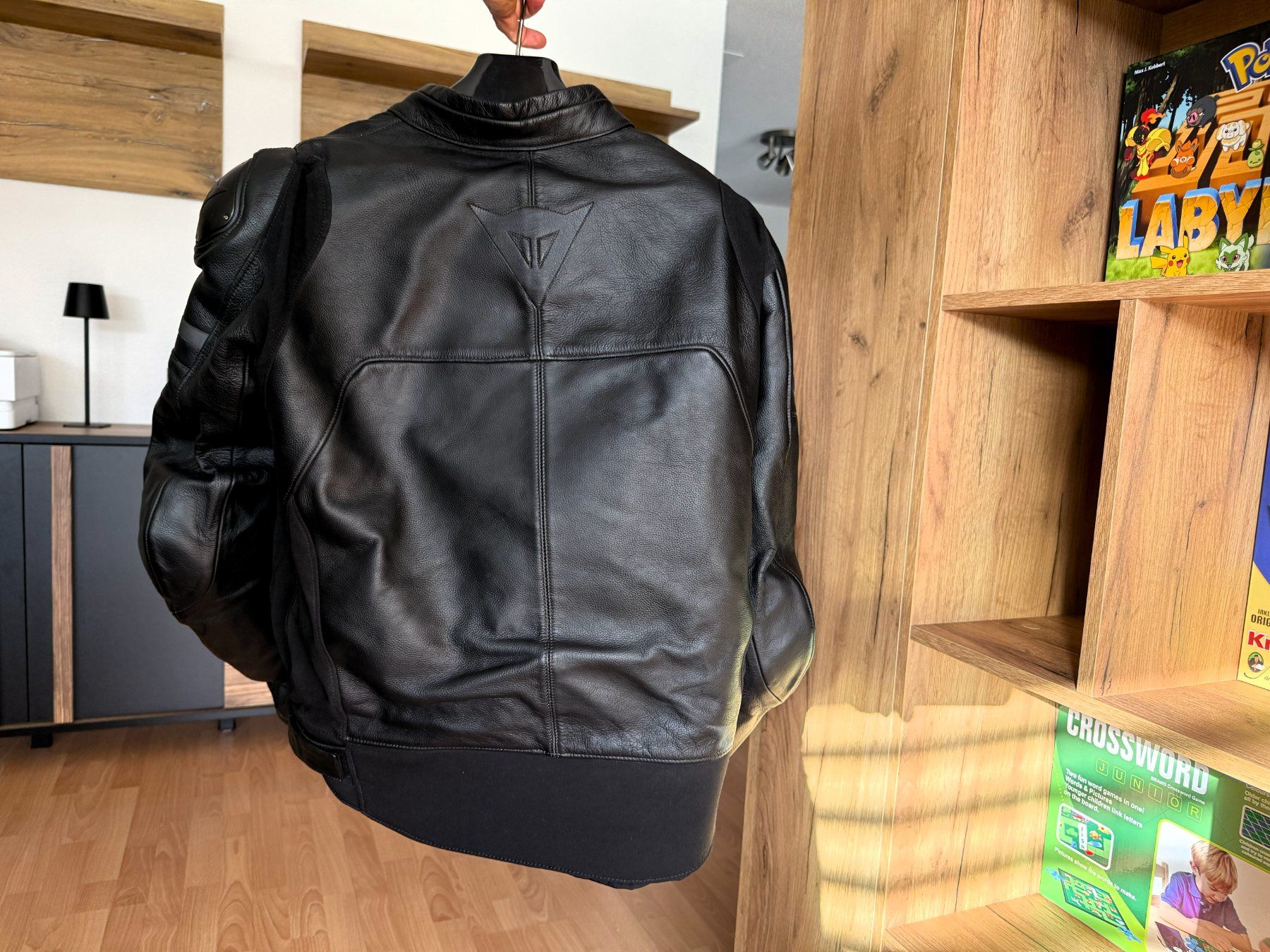 Dainese Giacche: Dainese Lederjacke mit Rückenprotektor Gr.56 – Usato da Neftenbach venduto da UPGREAT-IT 1