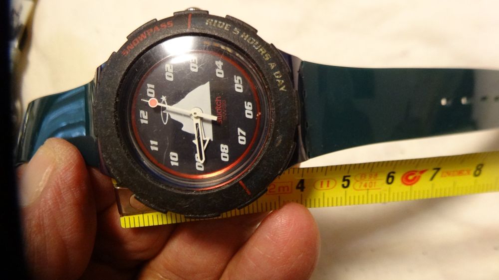 Swatch Montres: S-WATCH  SCHÖNE HERREN UHR,QUARTZ.SCHÖNE FARBE.LÄÜFT – D'occasion à zürich par ahmad01 3