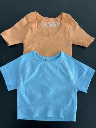 Sporttops Primark, hellblau und orange