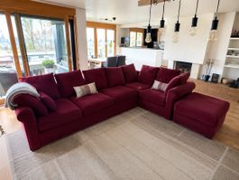 Grosse Stoff-Ecksofa dunkelrot