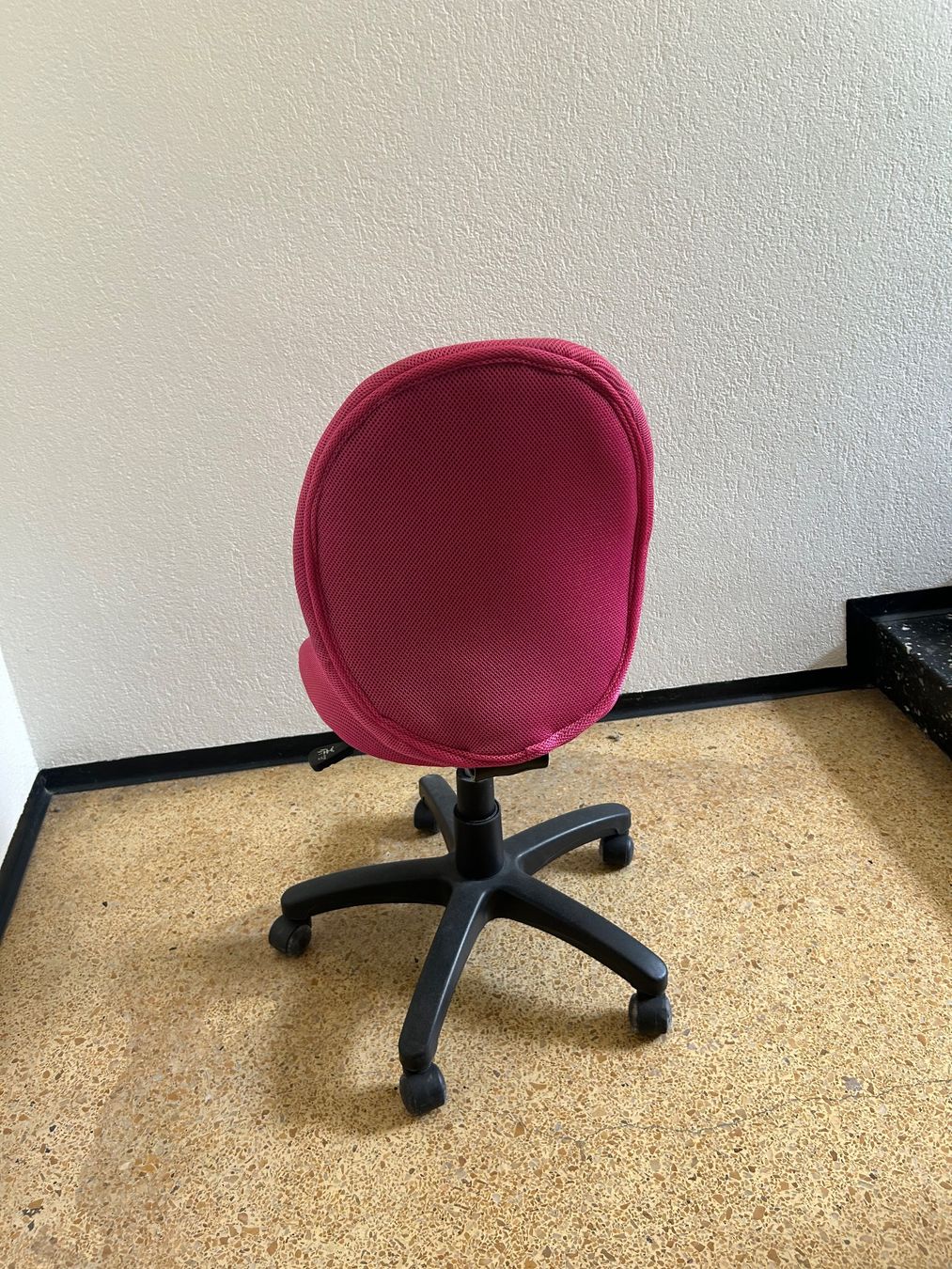 Conforama Chaises: Kinderbürostuhl – D'occasion à Wabern par belka72 3