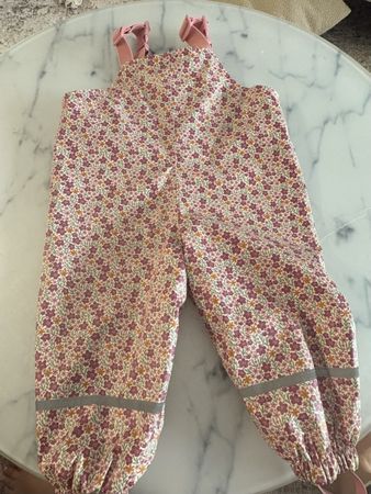 Regenhose geblümt Grösse 86 guter Zustand