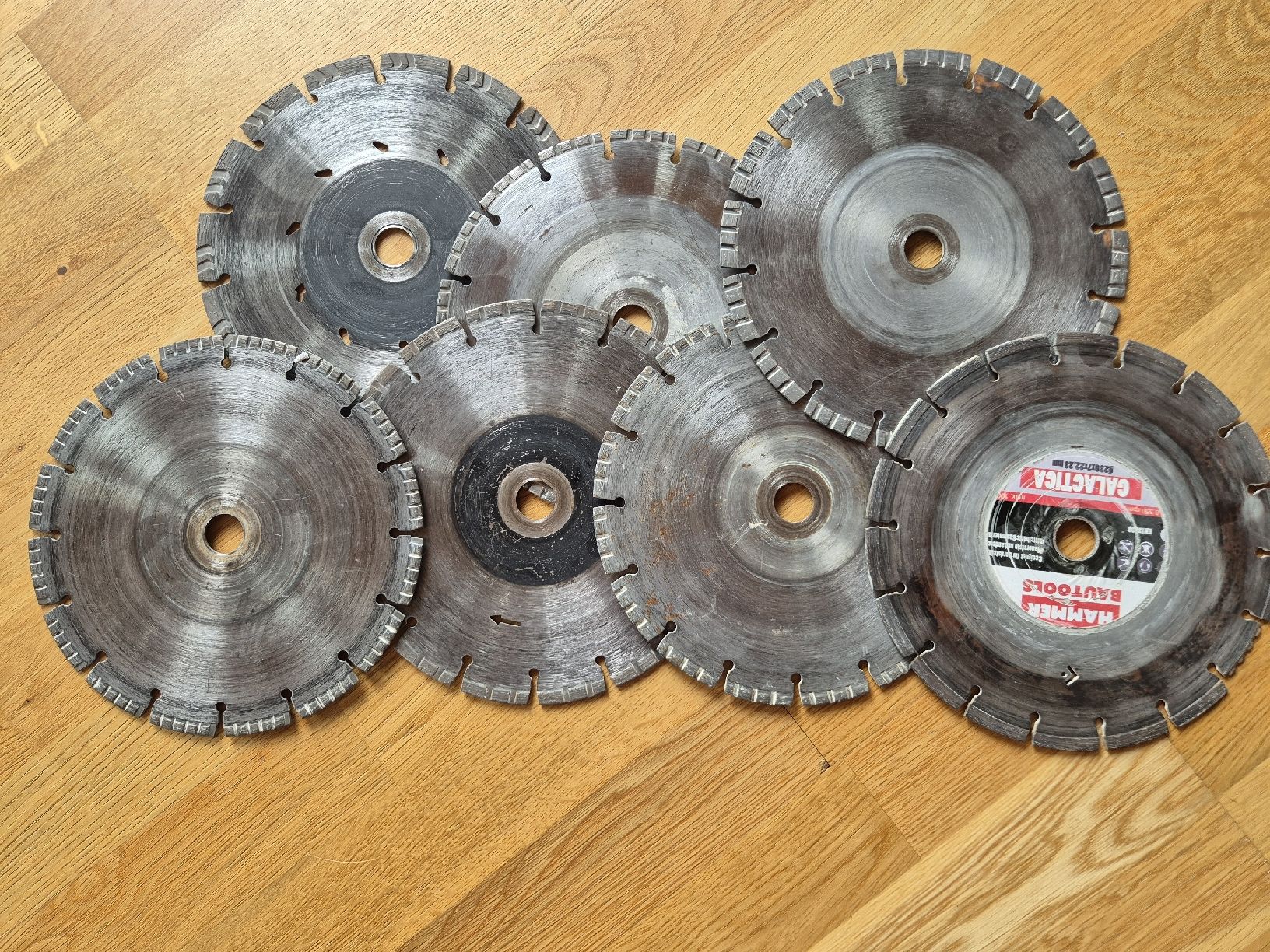 Alle Werkzeuge: 7 Stück Diamanttrennscheiben 230mm – Gebraucht aus Abtwil SG von Adler770