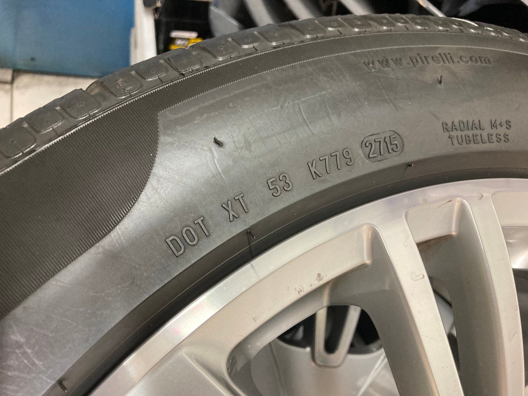 Bentley Pneumatici & Ruote complete: Bentley Continental Winterräder  265/45R20 – Usato da Cham venduto da WB2223 4