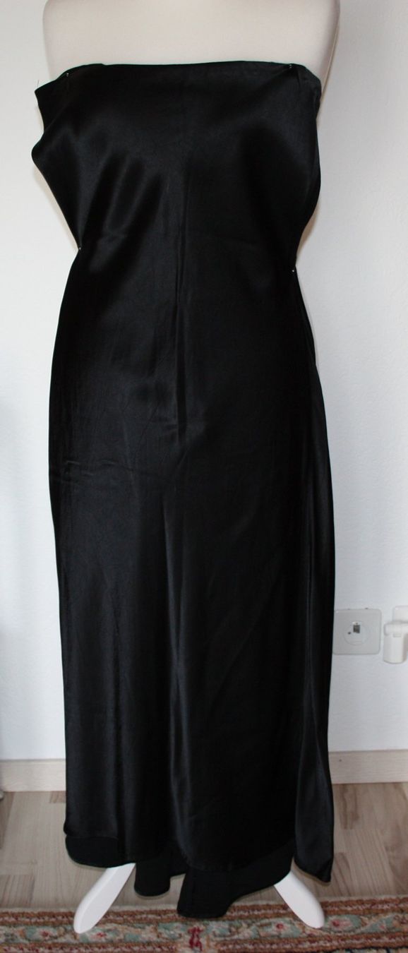 Kleider: Abendkleid lang schwarz Satin Gr. S – Gebraucht aus Flüelen von Diversicum-Textil 2