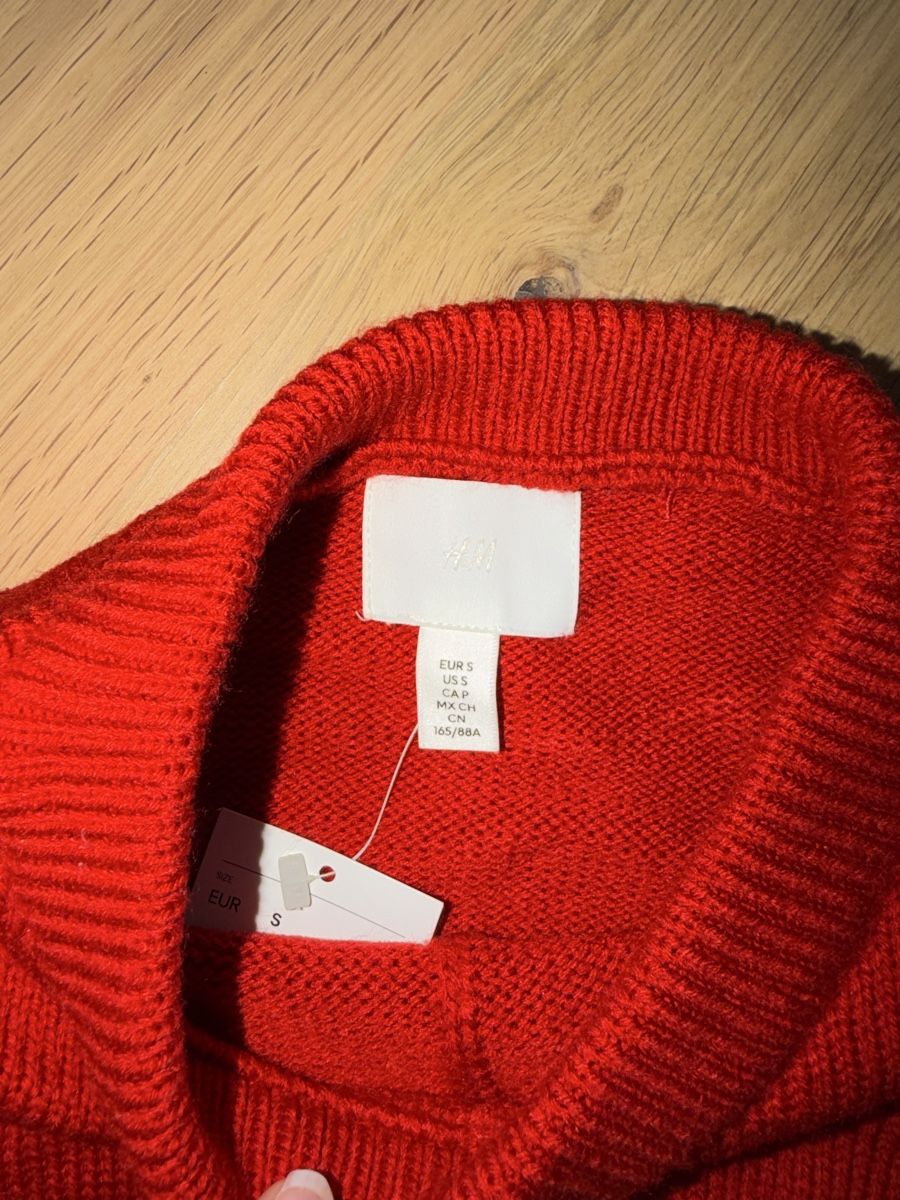 H&M Maglioni & Felpe: H&M Pullover rot kurzarm – Nuovo e nell'imballaggio originale da Horgen venduto da sastic 2