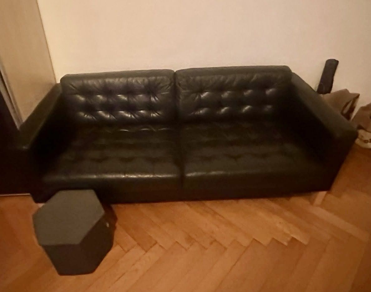 Divani: Sofa black leather look used condition – Usato da  venduto da