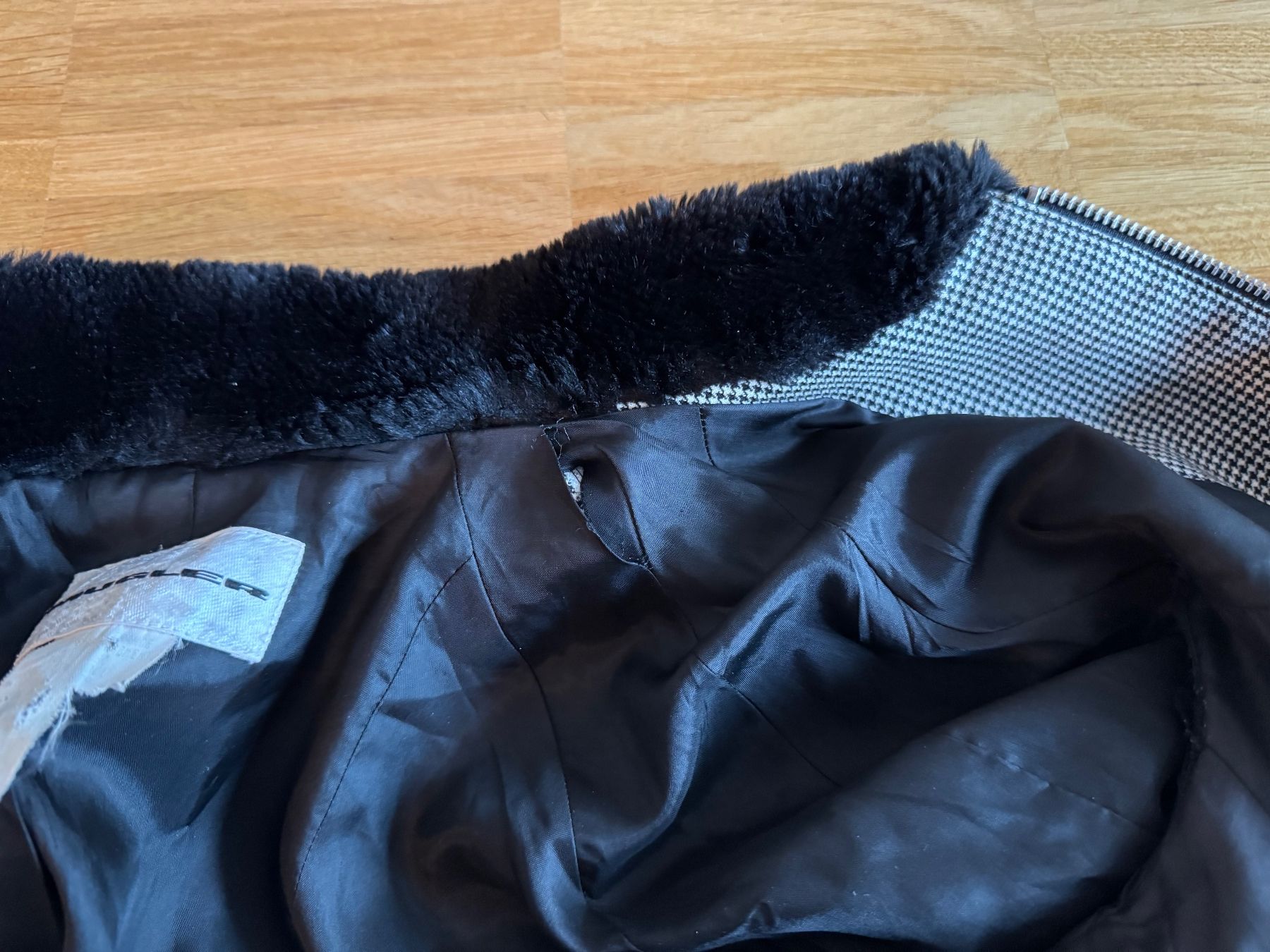 Mugler Giacche: Vintage Mugler Wool Winter Jacket – Usato da Fribourg venduto da mariedw 3
