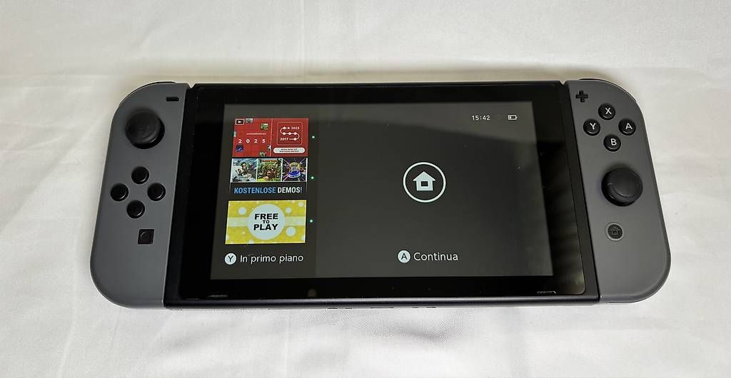 Nintendo Console: Nintendo Switch | Accessori + 2 giochi + 128GB SD – Usato da Gordola venduto da kar_gy5g 5