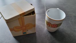 Tasse mit Blechdose von THUN