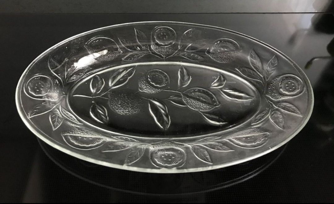 Servierplatten: OVALER SERVIERTELLER / TELLER / PLATTE AUS GLAS / KRISTALL. – Gebraucht aus Buchs AG von Cuescu 6