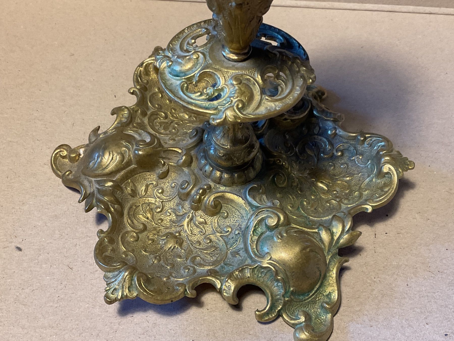 Portacandele: Rocaille Prunk Kerzenständer Messing, Punze R.F. 663? – Usato da Laupen BE venduto da Infulaenzer-5 1