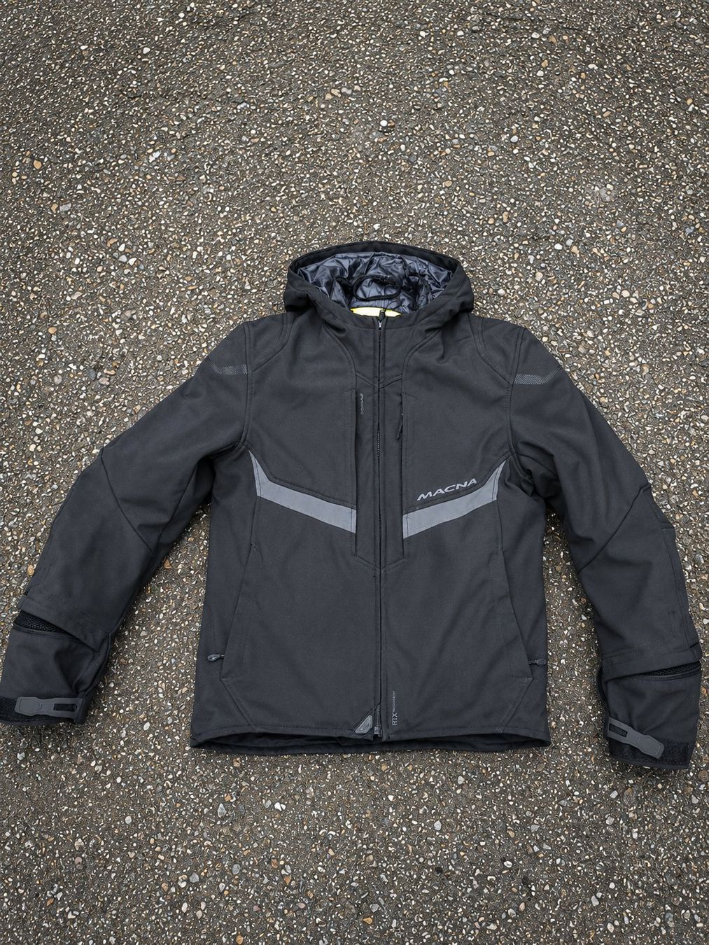Jacken: Macna Motorradjacke, Top Zustand, Grösse L – Gebraucht aus Balterswil von RequireQuagmire