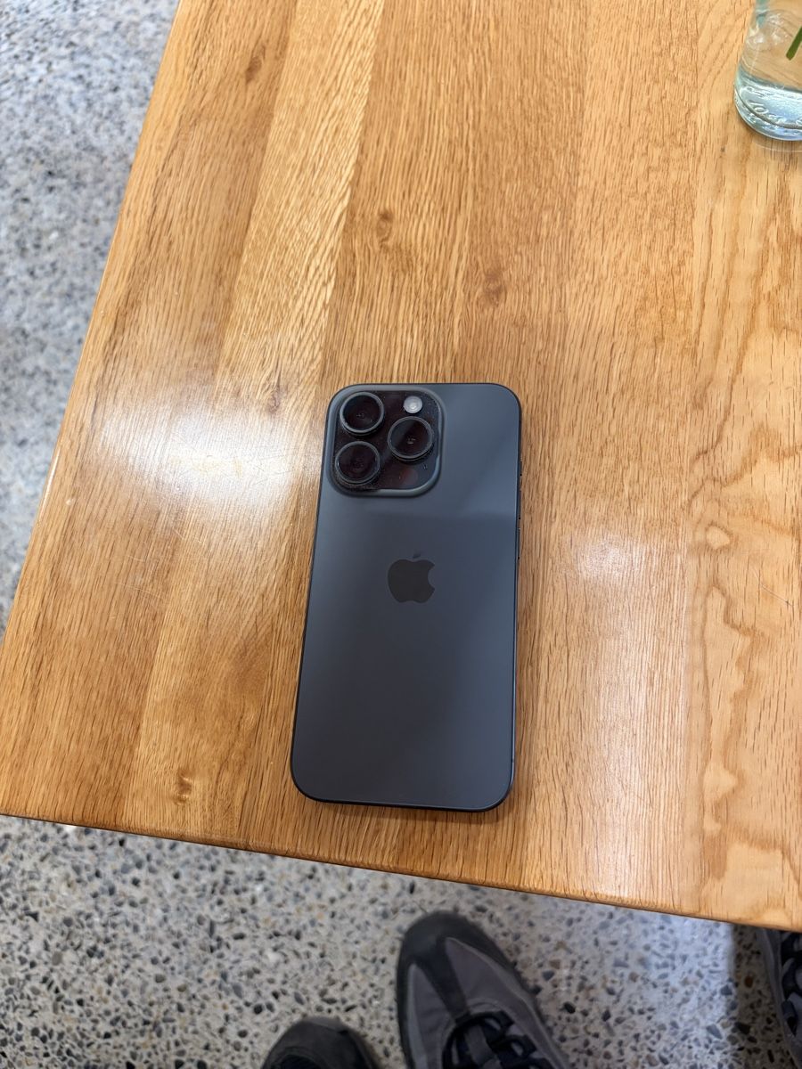 Apple Handys / Smartphones: Iphone 15 Pro Top Zustand – Neu (gemäss Beschreibung) aus Trimmis von HobbyGR2017 2
