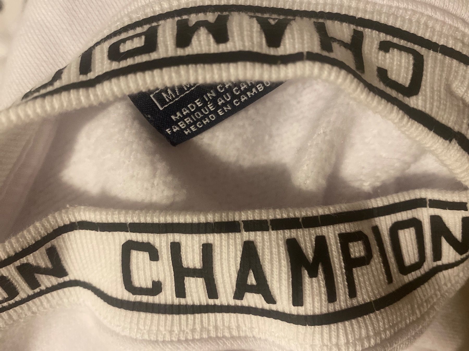 Champion Maglioni & Felpe: Champion Pullover weiss Grösse M – Usato da Wigoltingen venduto da luu23 7