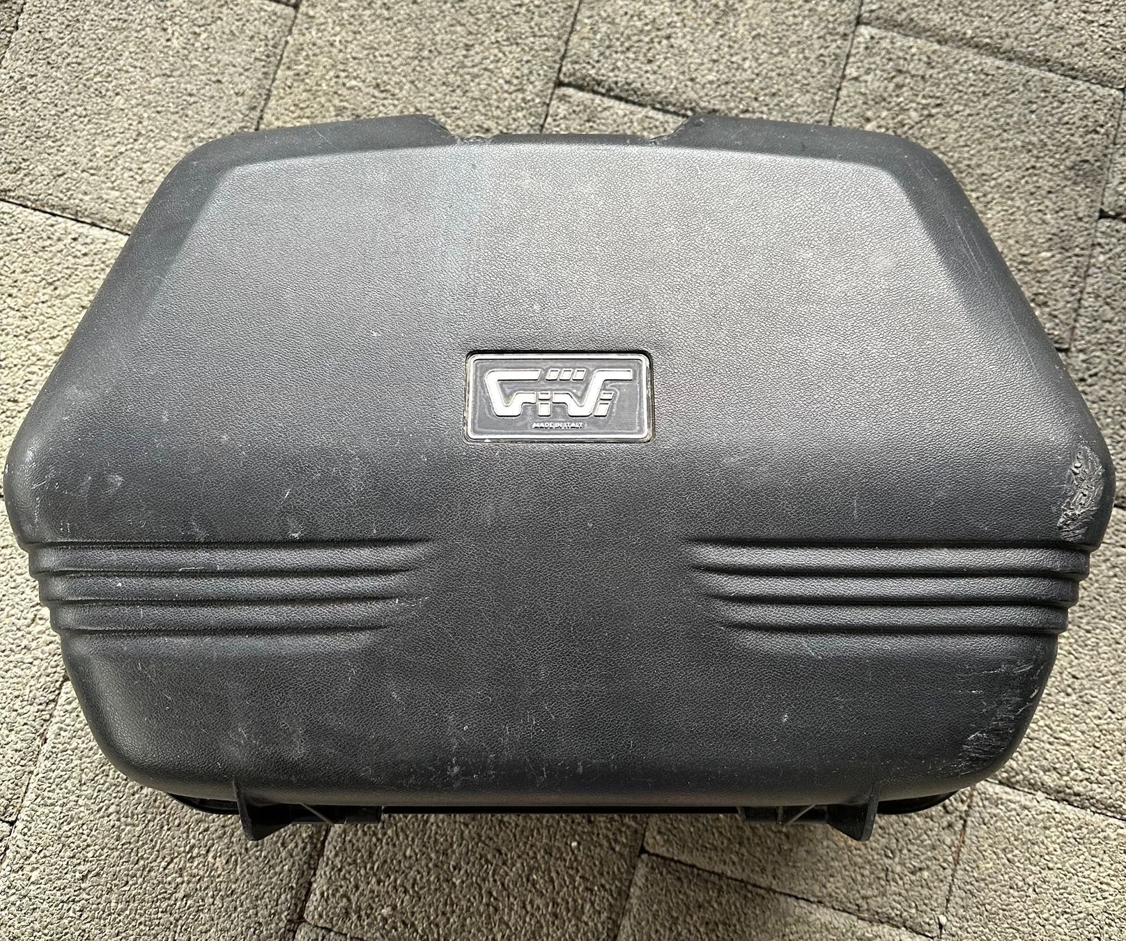 Givi Topcases: Givi Topcase Monokey, alt – D'occasion à Hauenstein par lapaseiamali