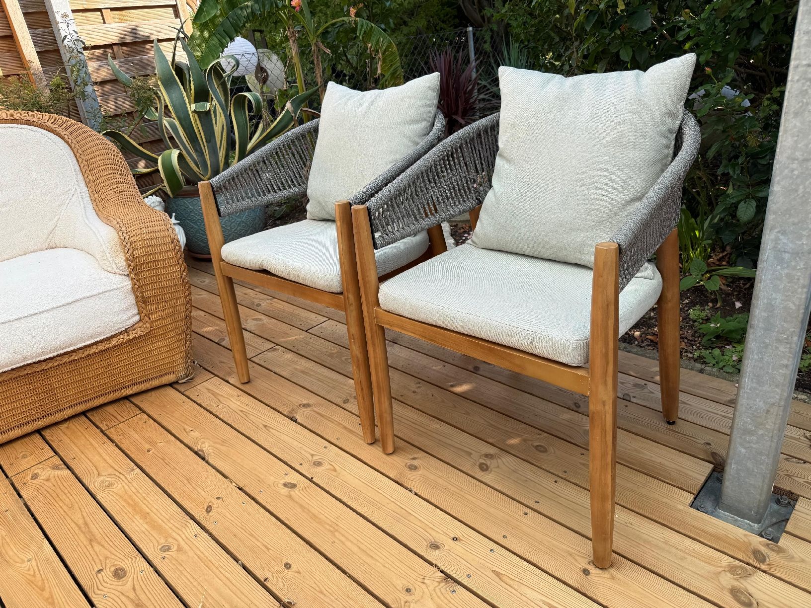 Stühle: Garten Stühle 2x, Holz  – Gebraucht aus Winterthur von tim_cl8x