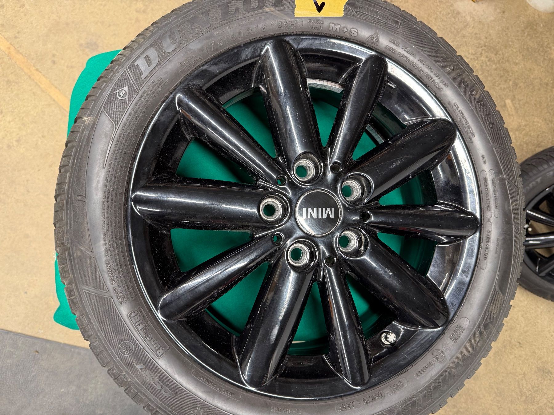 Cooper Cerchioni: Mini Cooper S 3 door Komplett Räder – Usato da Langenbruck venduto da Baerenwiler 8