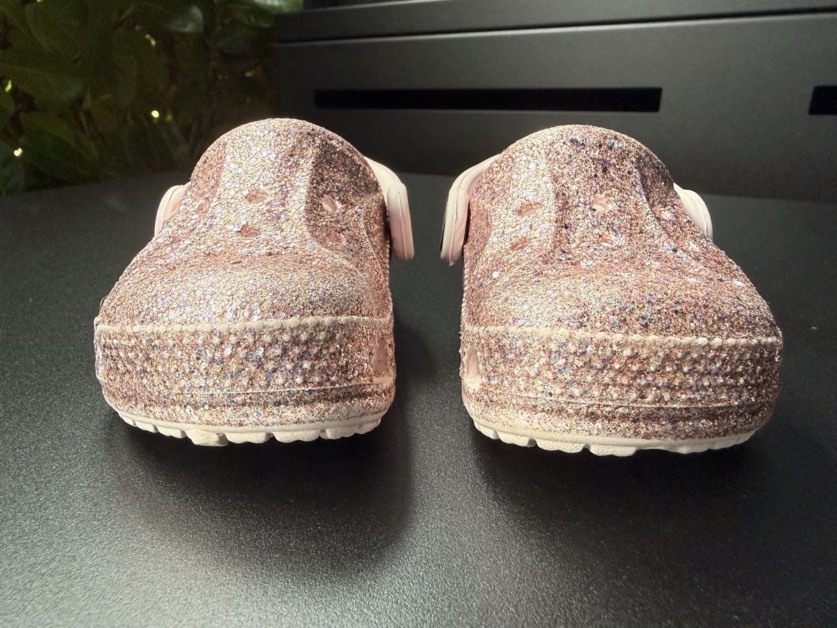 Crocs Scarpe per ragazze: Authentic Pink Glitter Crocs Size 19/20 Very Good Condition – Usato da Diessenhofen venduto da mar_8cyl 6