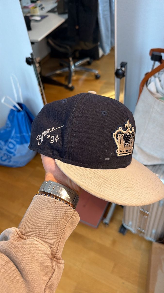 Supreme Chapeaux, bonnets & casquettes: Supreme fitted cap – D'occasion à Basel par nicolasschneeberger