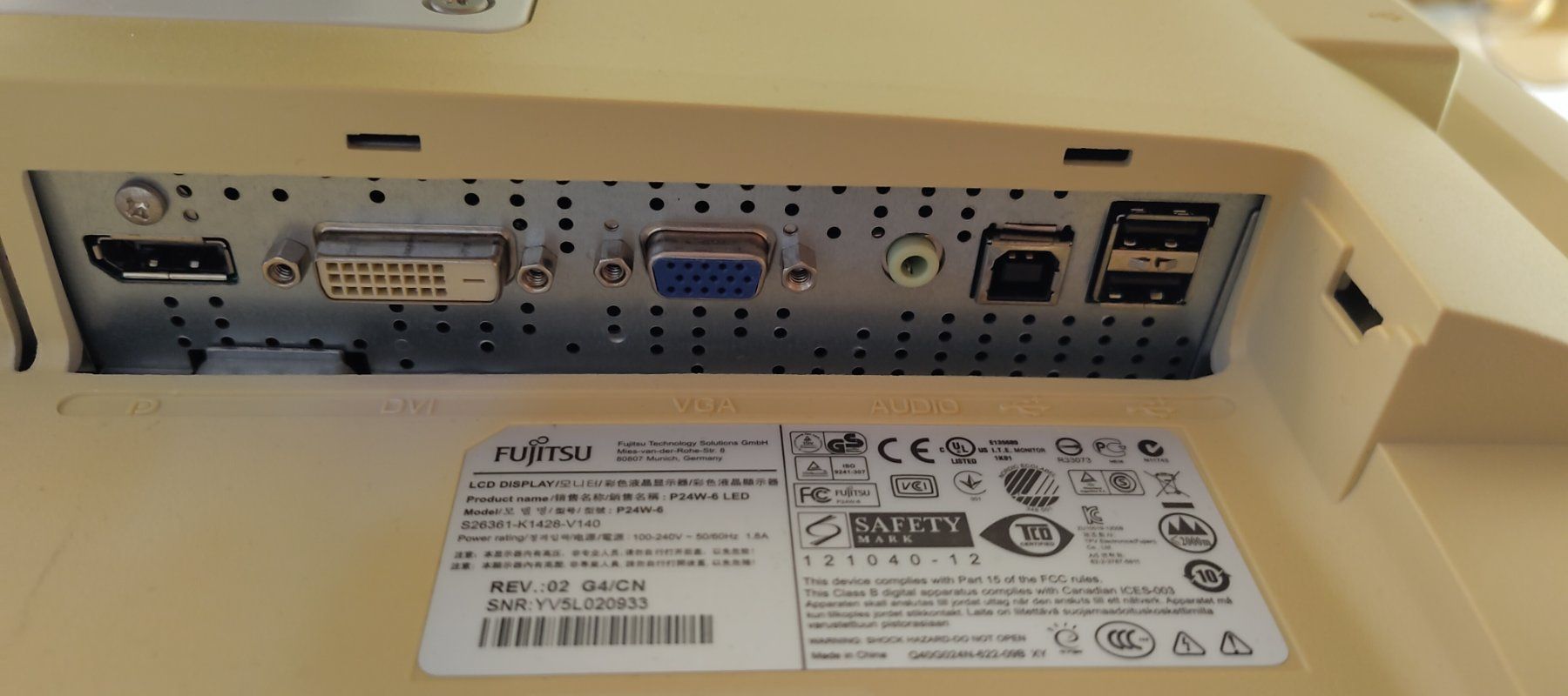 Fujitsu Ecrans: FUJITSU 24" Bildschirm – D'occasion à Studen SZ par Kev_2sp2 1