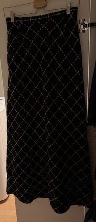 Mantes Skirt size 38. Beautiful, stylish and warm!