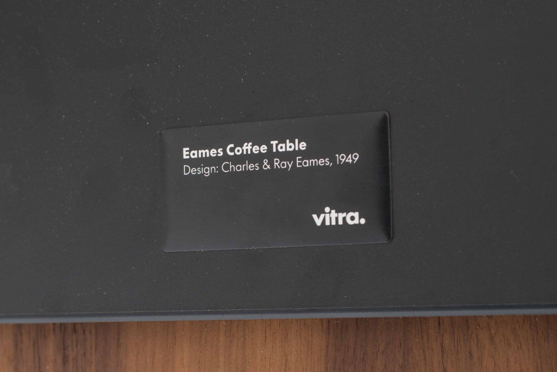 Vitra Tavoli: Vitra Coffee Table von Charles & Ray Eames in Nussbaum – Usato da Zürich venduto da STUZH38 7