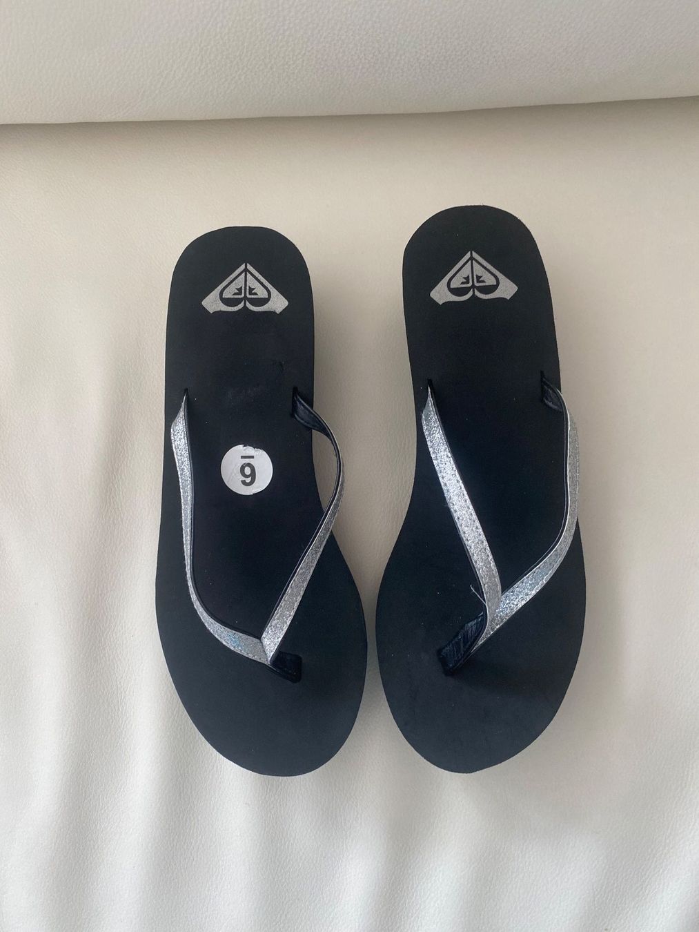 Scarpe da donna: SUMMERTIME - stylische/edle Flip-Flops, schwarz/silber, 38 – Usato da Winkel venduto da ferrari2022 2