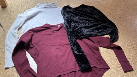 Kleiderpaket: drei dünne cropped Pullover