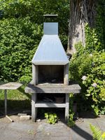 Gartengrill aus Beton mit Kaminhaube guter Zustand