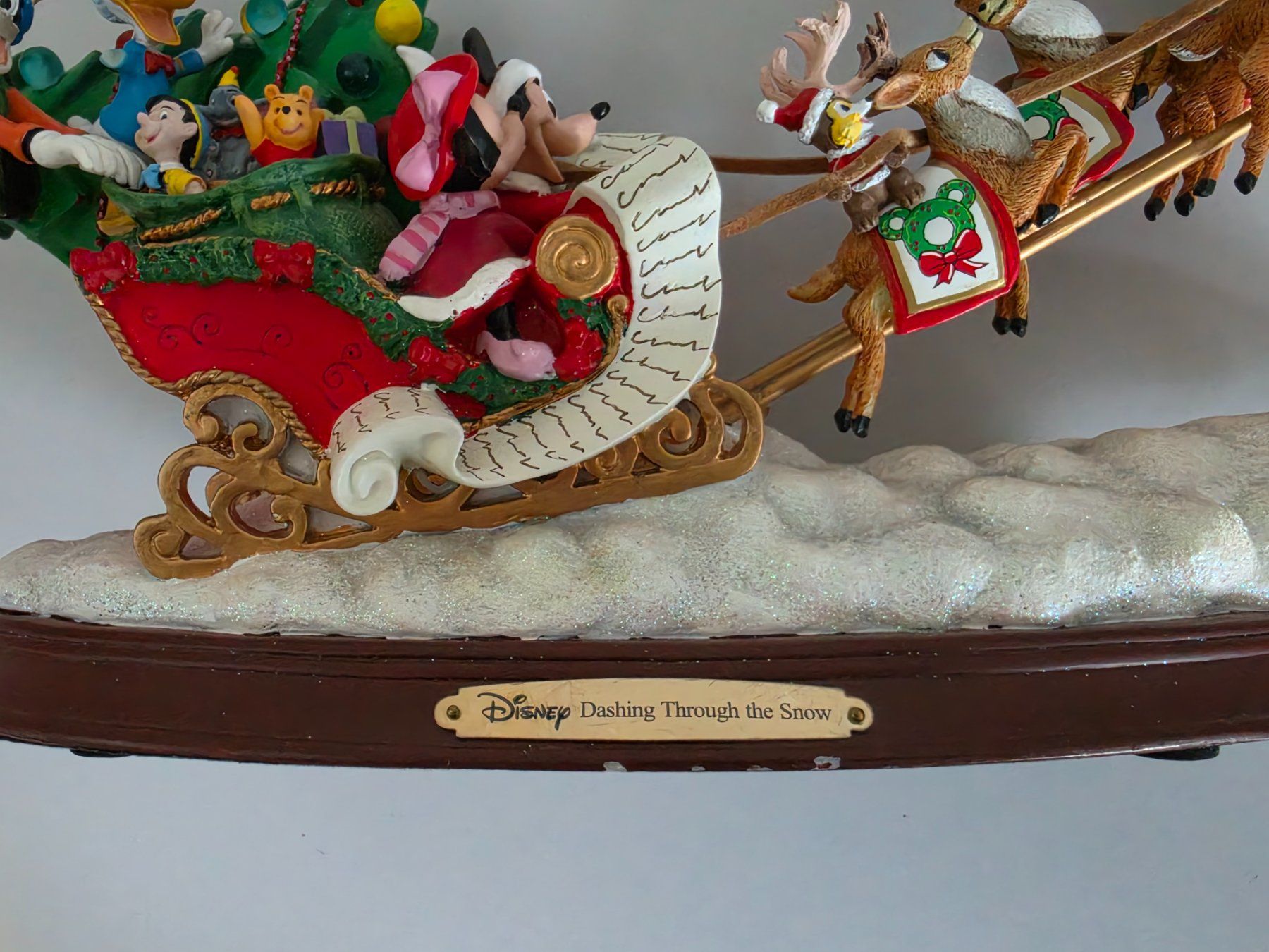Disney Statuette: Disney Dashing Through the Snow - Bradford Exchange 2011 – Usato da Birr venduto da DisDas 6