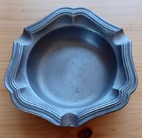 Zinn Aschenbecher Ø 16 cm, H. 2.5 cm, unbenutzt.
