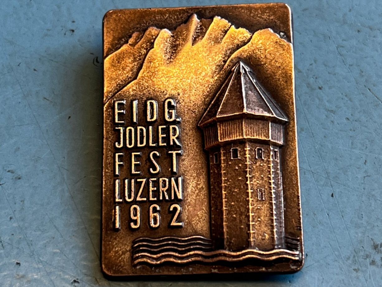 Placchette & Badge: Eidg. Jodlerfest Luzern 1962 – Usato da Obernau venduto da Wgnom