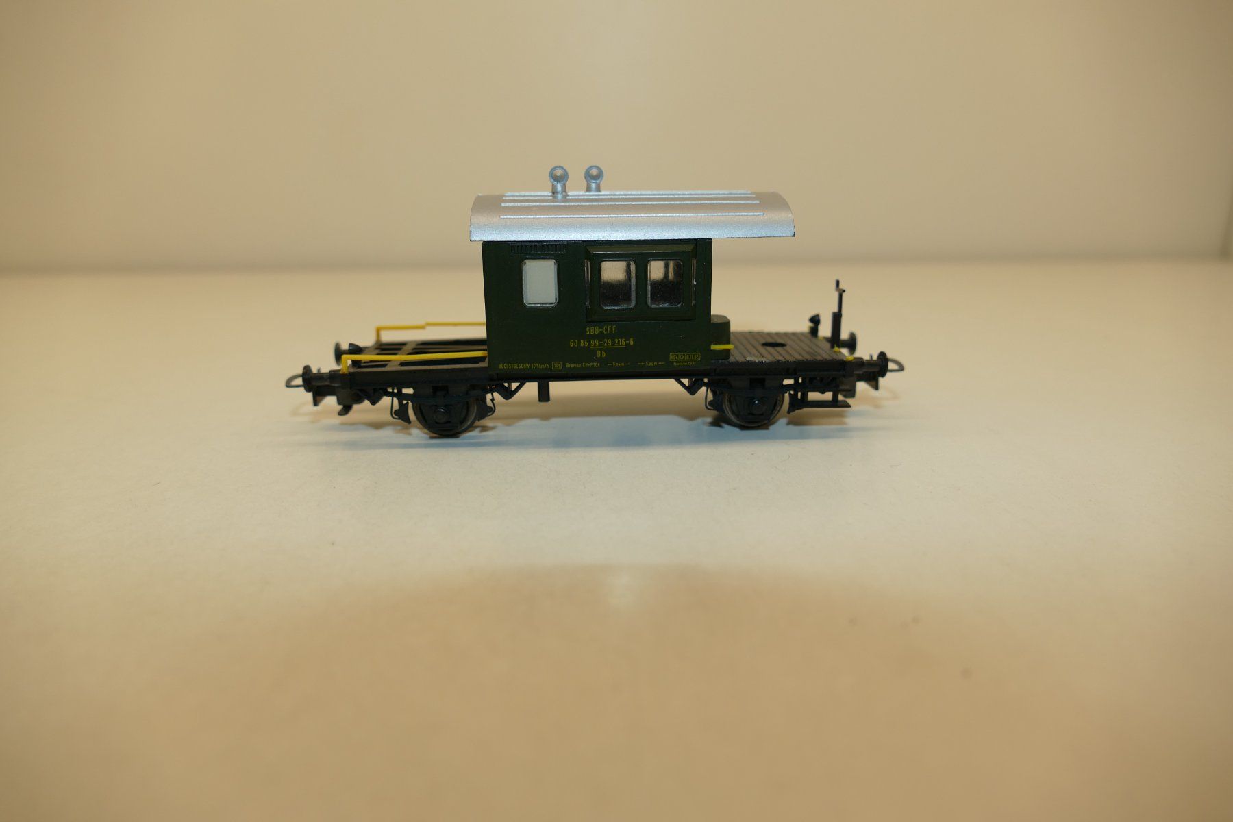 Liliput Modellini di ferrovie: Liliput H0: SBB Begleitwagen Sputnik – Usato da Niederhasli venduto da rail-duerst 2