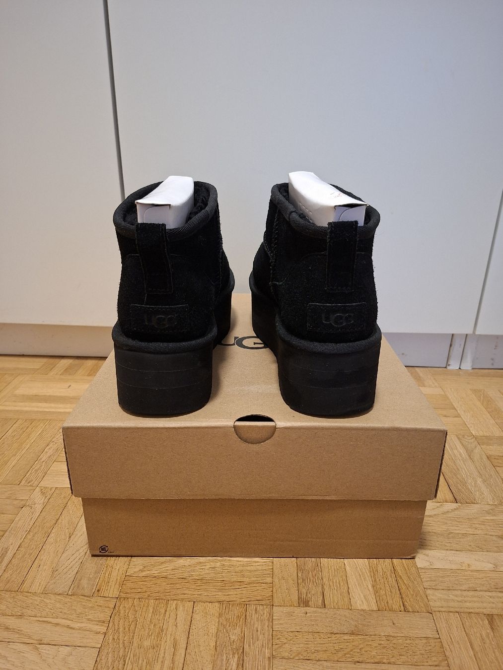 Ugg Damenschuhe: Ugg Noir ultra mini platform taille 40 – Neu und originalverpackt aus Plan-les-Ouates von Laly_92 1