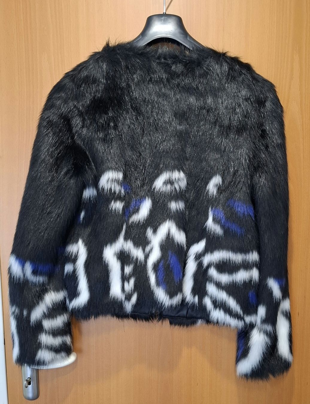 Guess Giacche: Guess Jacke Gr. M – Nuovo (secondo la descrizione) da Balzers venduto da mackfose 1