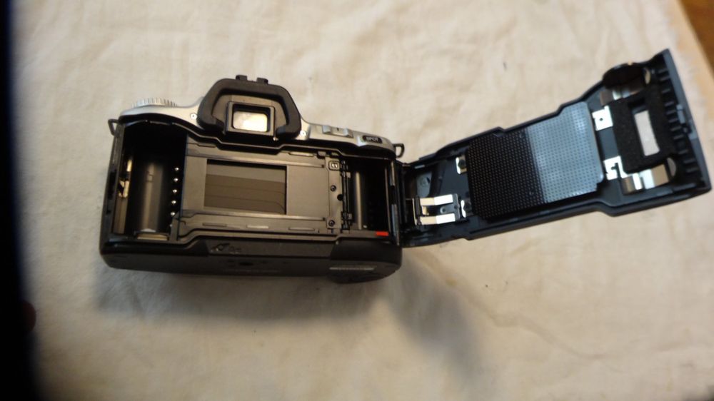 Minolta Fotocamera: MINOLTA DYNAX 404si SPI REF AF FILM KAERA.NUR GEHAUSE.LÄÜFT – Usato da zürich venduto da ahmad01 5