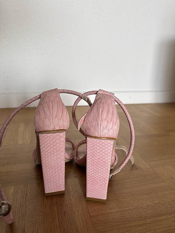 Chaussures femmes: High heels Rosa – D'occasion à Suhr par jan_c86q 1