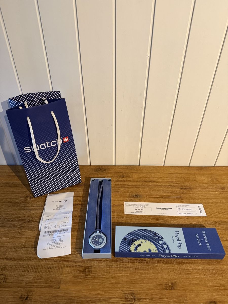Swatch Orologi: Swatch x Audemars Piguet Royal Pop Lan Ba – Nuovo e nell'imballaggio originale da Signau venduto da WhiteyWyss