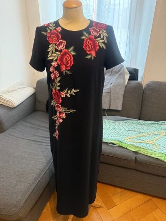 33. Longue robe noire ZARA